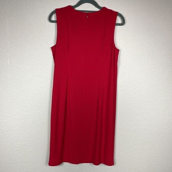 Cartise Lipstick Red Sleeveless Shift Dress with Gold Metal Bar Ladder Detail 2 - Picture 3 of 9